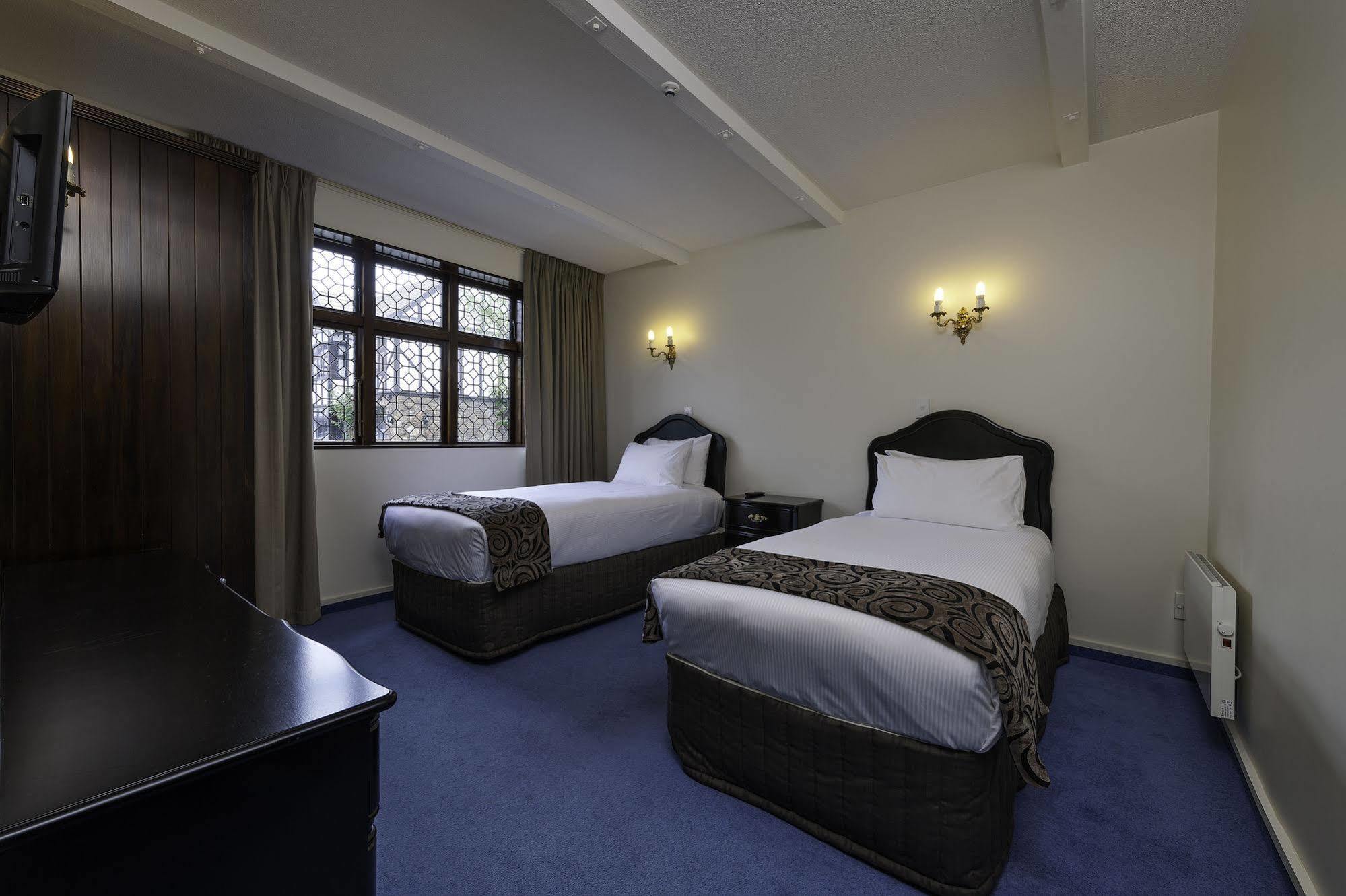 Scenic Cotswold 4* Christchurch